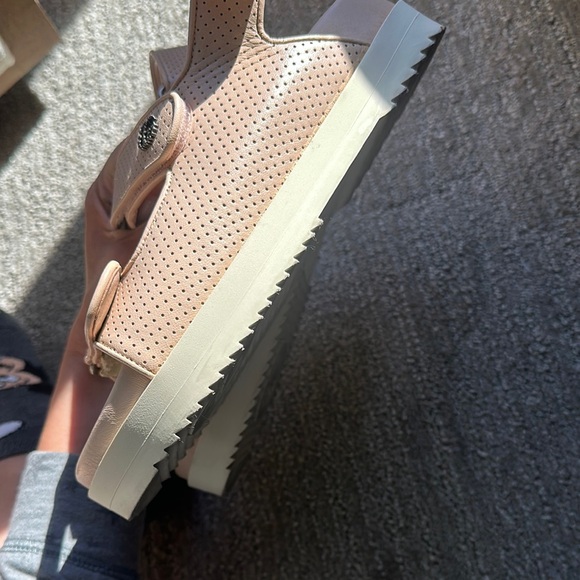 Gucci Cream Sandals with Adjustable Straps - Picture 3 of 12